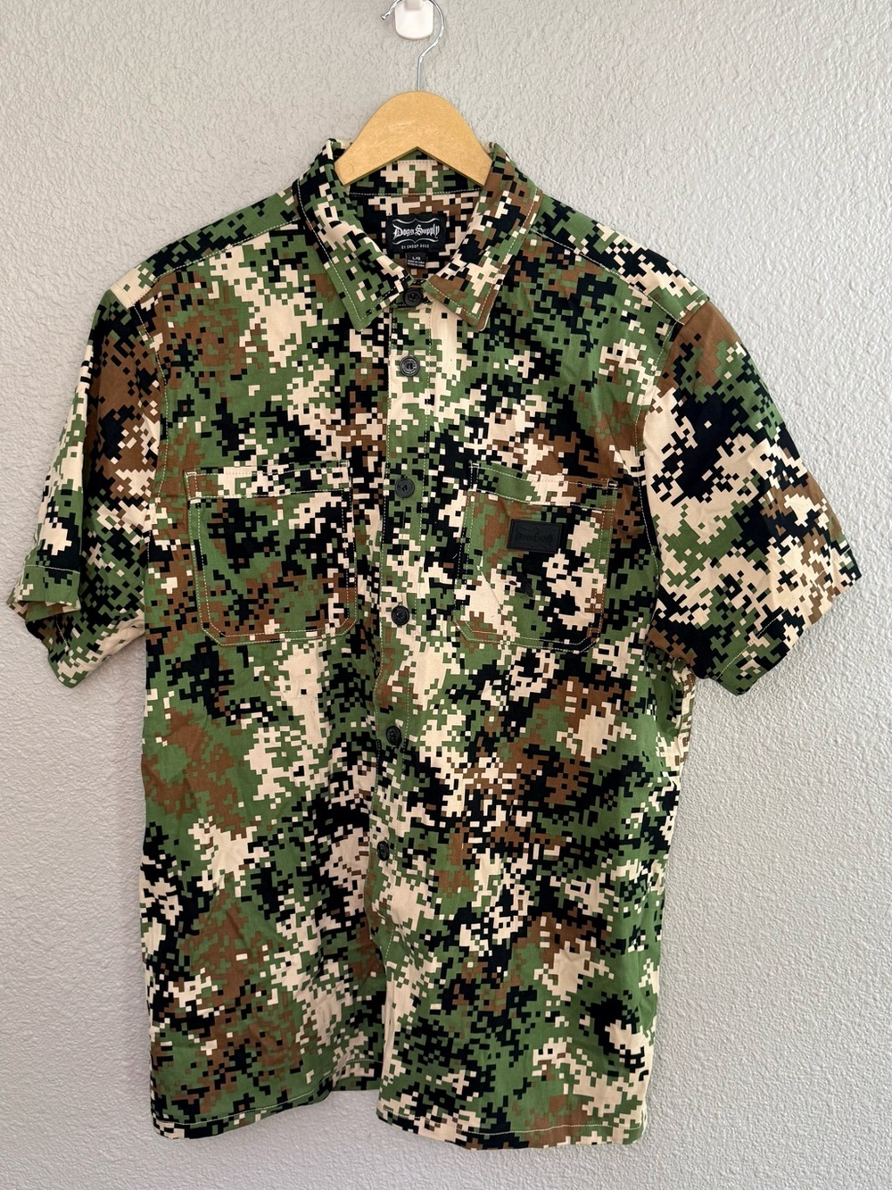 Dogg Supply | Snoop Dogg Digital Camo Button Up Shirt | Size Large